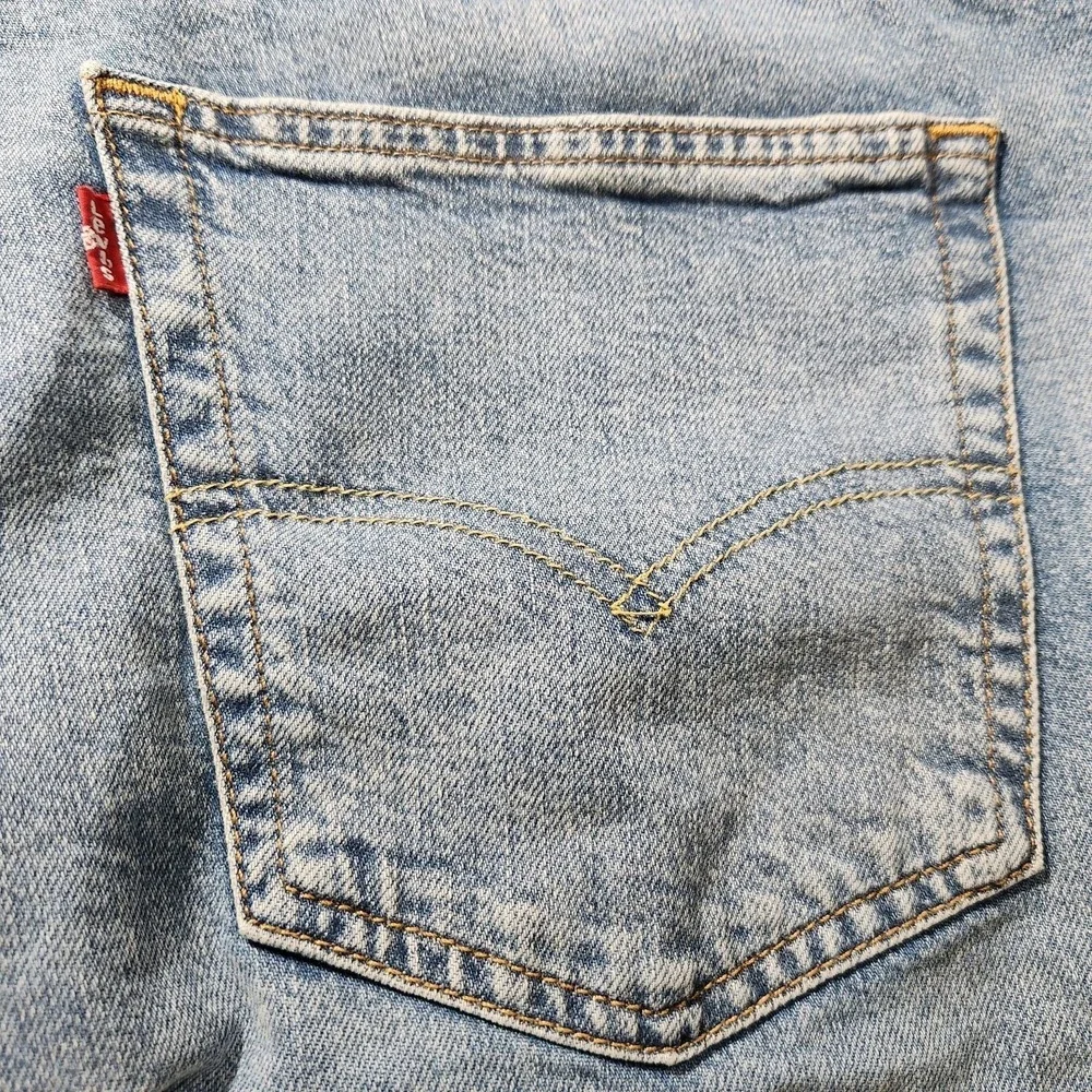Levi's 541 Mens Jeans Light Wash Size 50 x 30 Blue Denim NWT